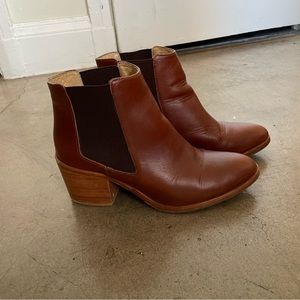 Nisolo Heeled Chelsea Boots in Brandy Leather